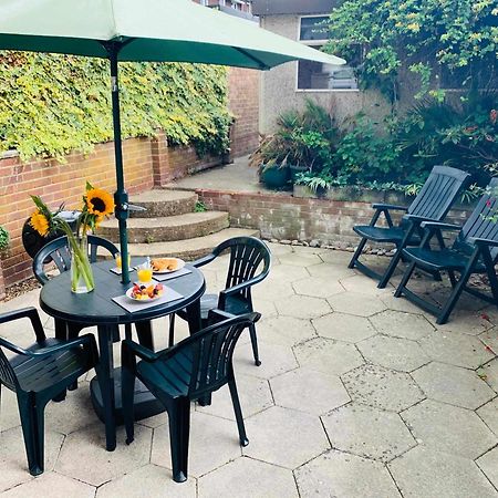 Spacious House, Free Parking & Patio Garden Farnham  Dış mekan fotoğraf