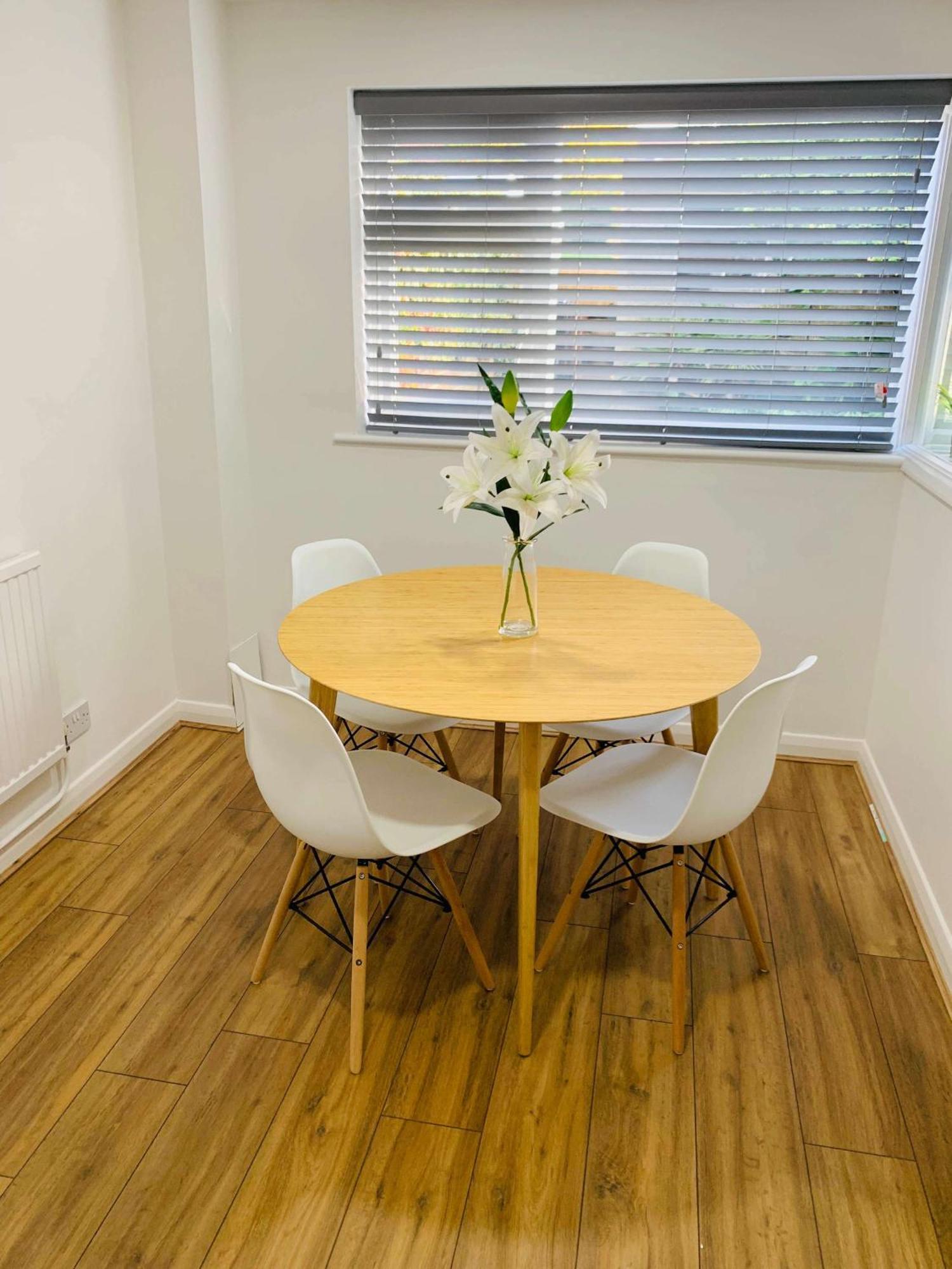 Spacious House, Free Parking & Patio Garden Farnham  Dış mekan fotoğraf